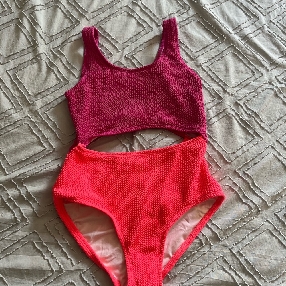 One piece cut out girls swimsuit